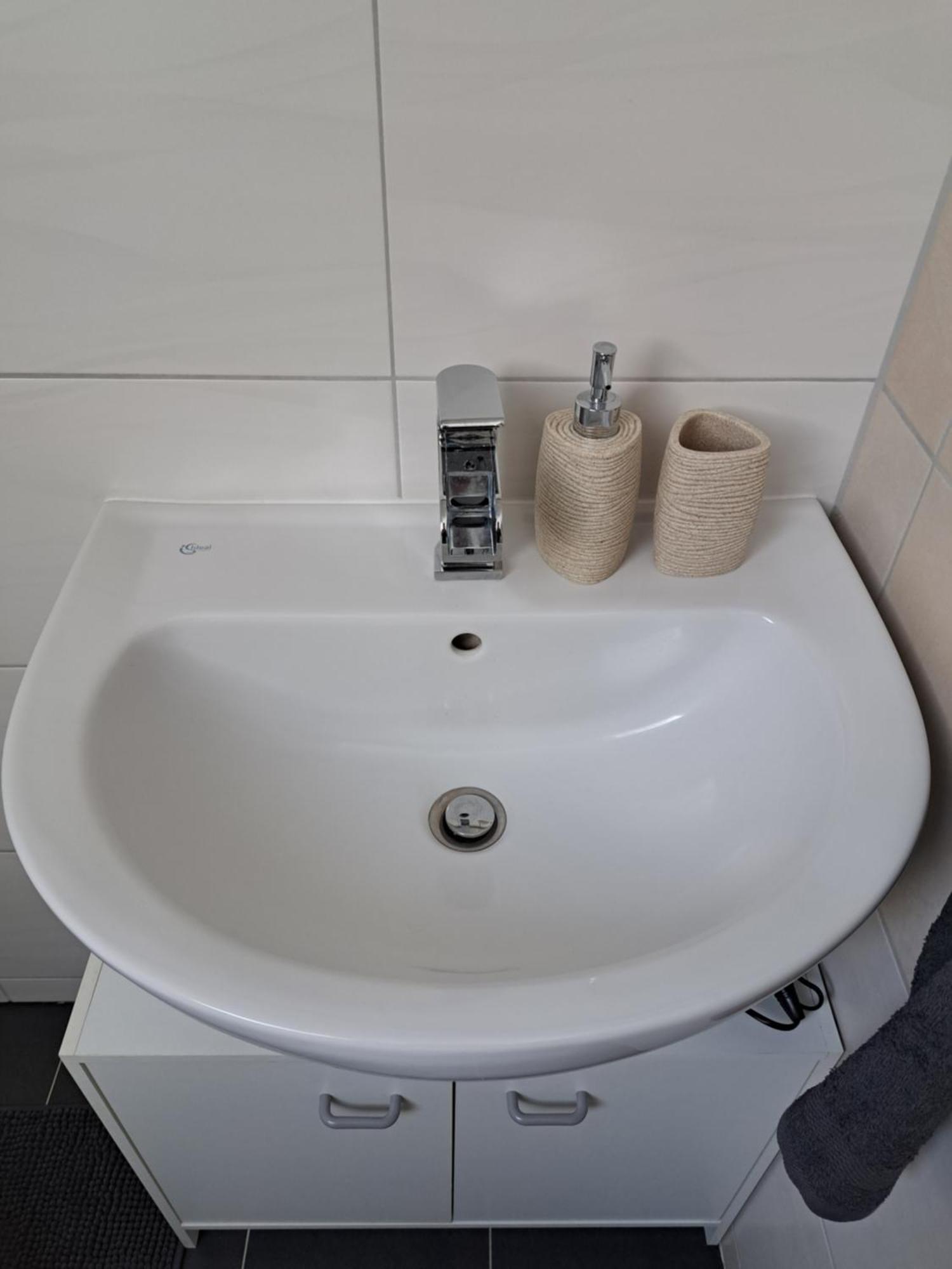 אסבאך Wunderschoenes 2 Zimmer Apartment Inkl. Parkplatz מראה חיצוני תמונה